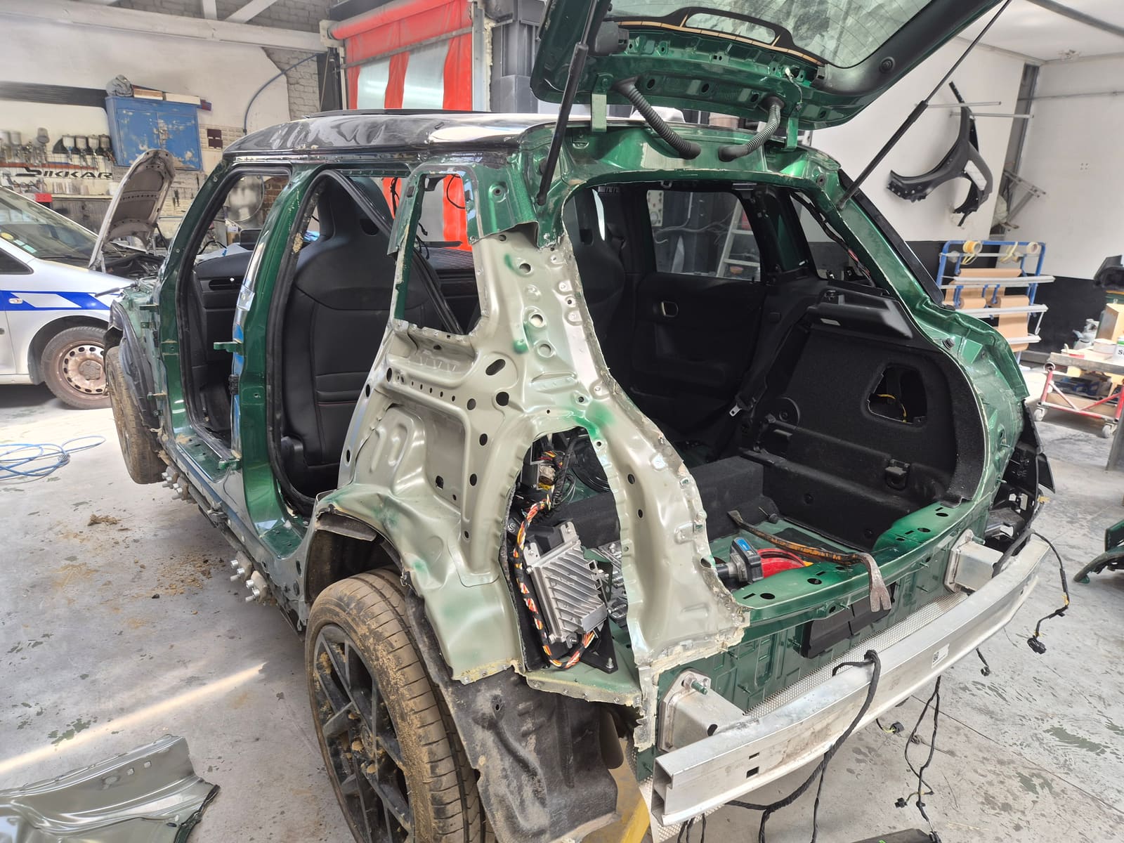 Pendant les travaux — Mini Cooper JCW F65 — Latéral gauche endommagé