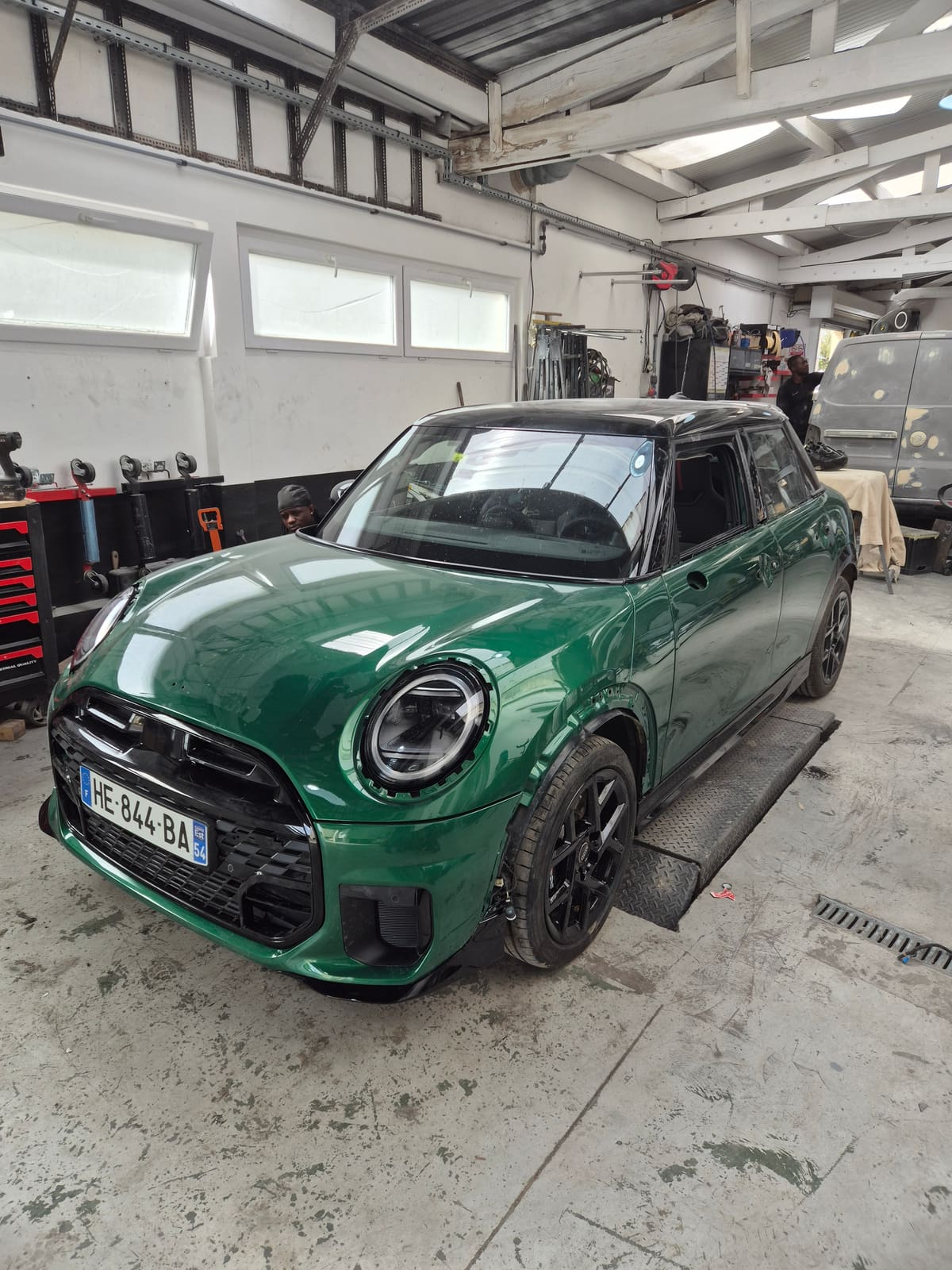 Après réparation — Mini Cooper JCW F65 — Latéral gauche endommagé