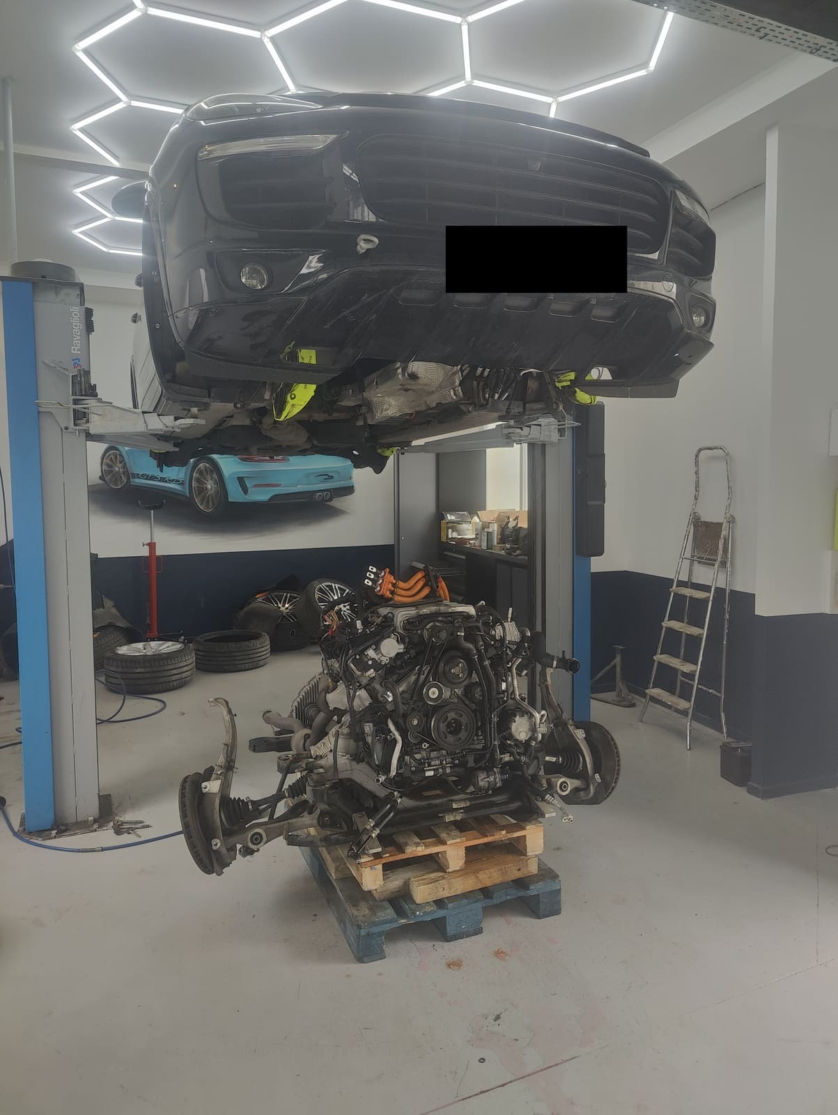 Avant réparation — Porsche Cayenne hybride — Réfection du moteur